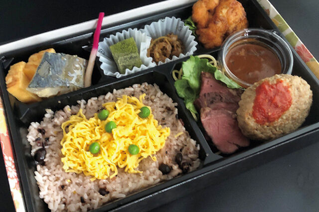 雑穀ハヤシとステーキ弁当