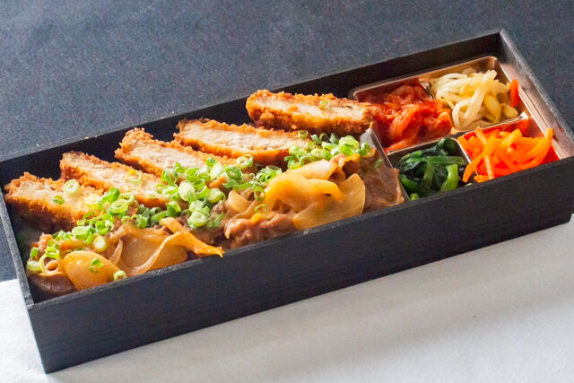 ロースとんかつと特上焼肉のコンビ弁当