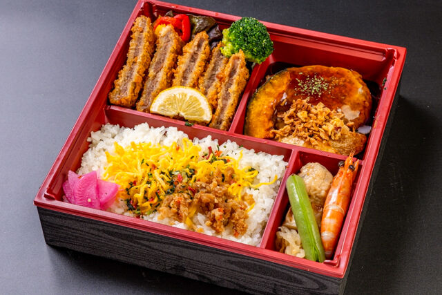 牛カツとジューシーハンバーグのコンビ弁当