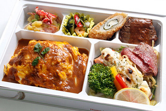 岡山和牛のローストビーフとオリーブサーモンのタルタル弁当