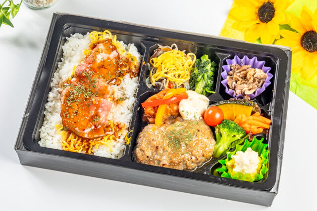 ローストビーフとハンバーグとチキン南蛮のトリプル弁当