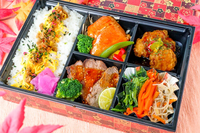 鮭の照り焼きと牛ステーキ弁当