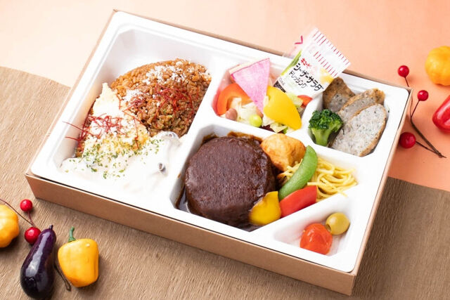 【秋限定】 自家製きのこクリームソースの特製オムライスとハンバーグ弁当
