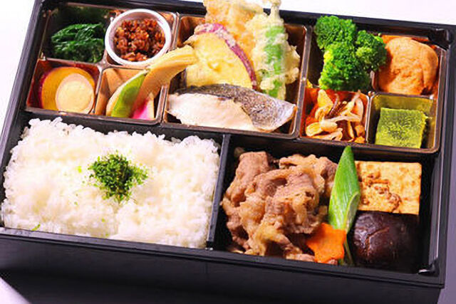 すき焼きと天婦羅御膳