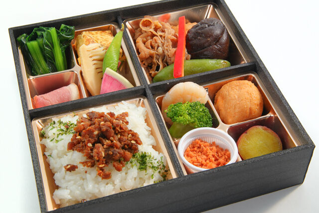 旬菜すき焼牛たんそぼろ御膳(弍)