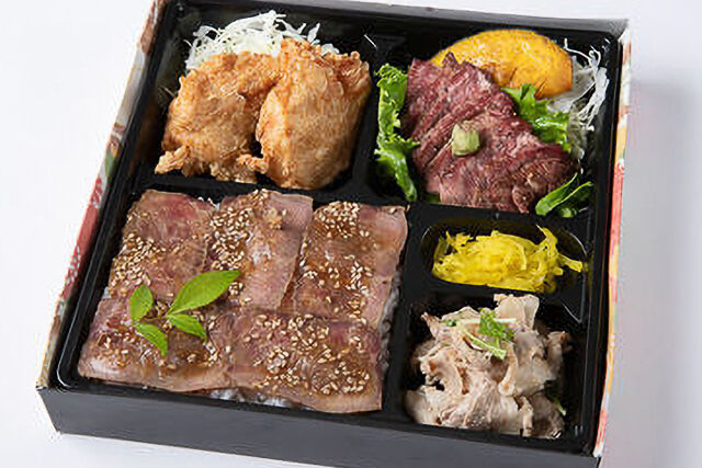 特選黒牛ステーキ・鶏の唐揚げ・しゃぶしゃぶのローストビーフ重