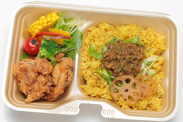 【熨斗対応可】キーマカレー&唐揚げ・季節の8種サラダ