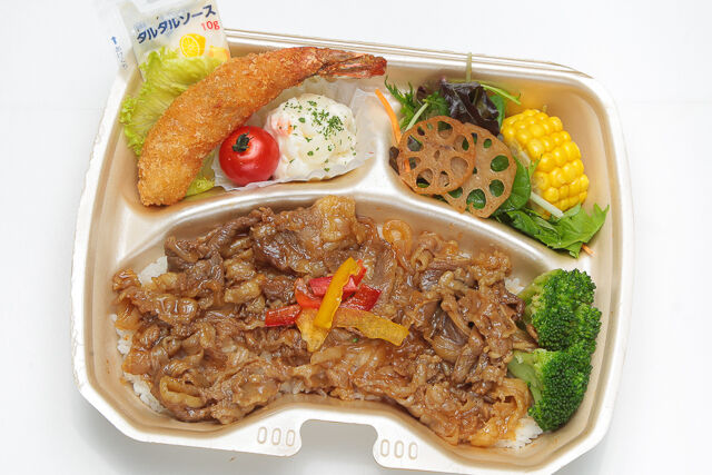 【熨斗対応可】和牛薄切り焼肉重&天然エビフライ・季節の8種サラダ