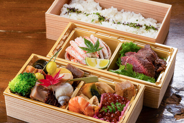 しまや 三段重村上牛ステーキ重