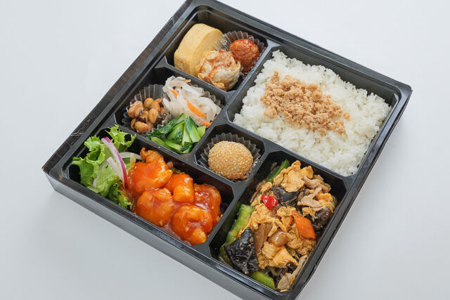 豚肉と卵の彩り炒め×海老チリ まんぷく中華弁当