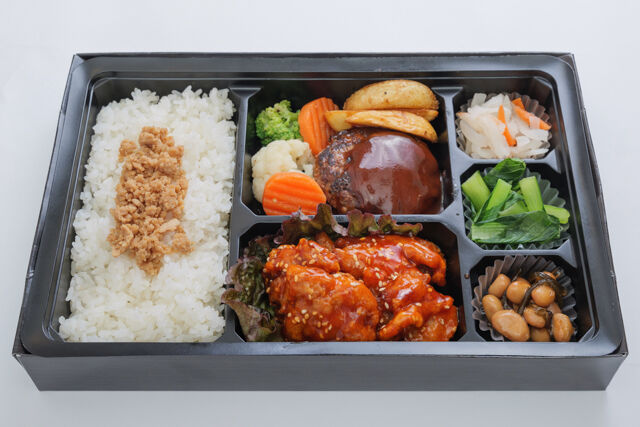 ヤンニョムチキン&牛タンハンバーグ弁当