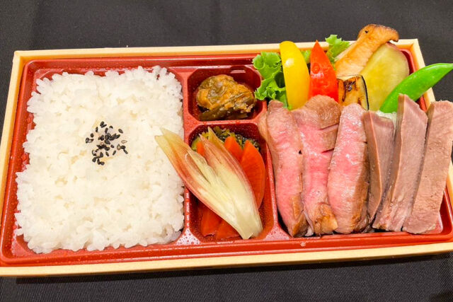 <仙台名物>肉厚牛たん食べ比べ弁当