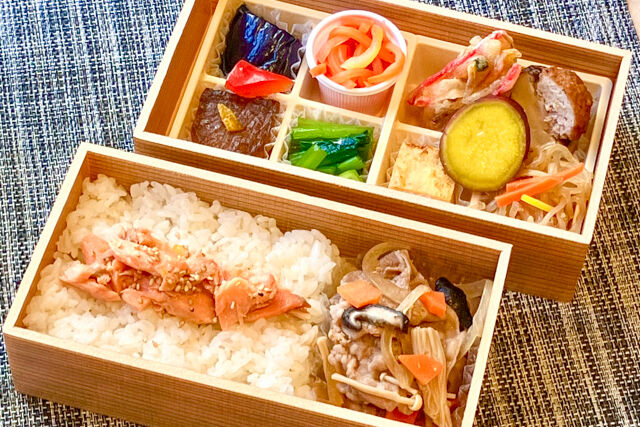 牛すき焼きと焼き漬け鮭懐石御膳