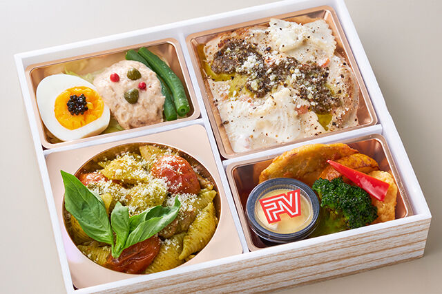 ジェノベーゼとセミドライトマトのパスタ&ハンバーグ ポルチーニクリーム煮込み