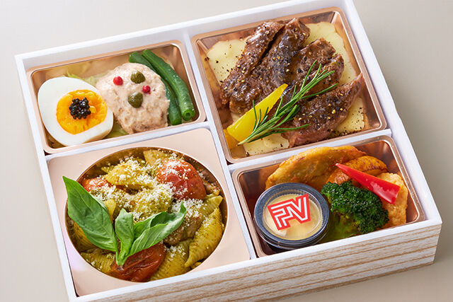ジェノベーゼとセミドライトマトのパスタ&ブラックオリーブソースのステーキ