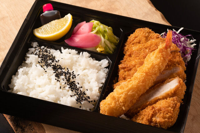 極上厚切りとんかつとエビフライ弁当