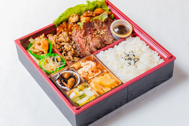 ステーキ焼肉亭ステーキと焼肉とグリルチキンのトリプル御膳