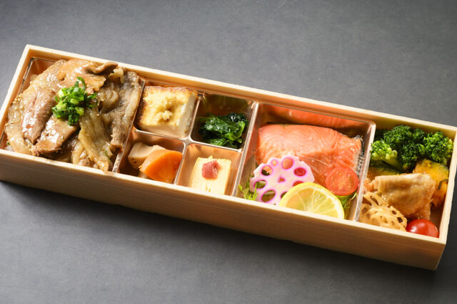 自家製塩麹の熟成焼き鮭と和牛カルビ焼き弁当