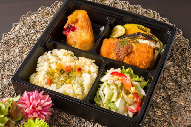 カニクリームコロッケ&フレンチトースト弁当