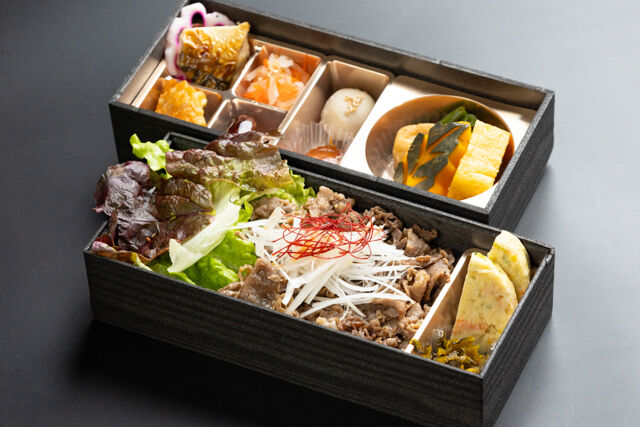 【熨斗対応可】-極-厳選黒毛和牛焼肉幕の内弁当(油淋鶏風)
