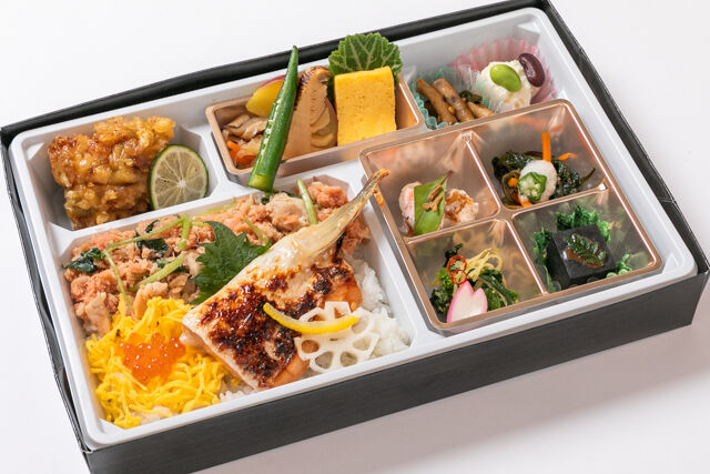 球磨川御膳 -二種の厳選鮭(ハラス西京焼き、そぼろ)親子飯-