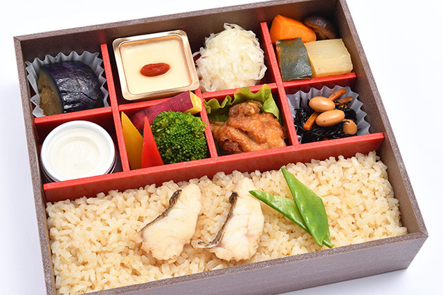 鯛めしと彩り8枡弁当