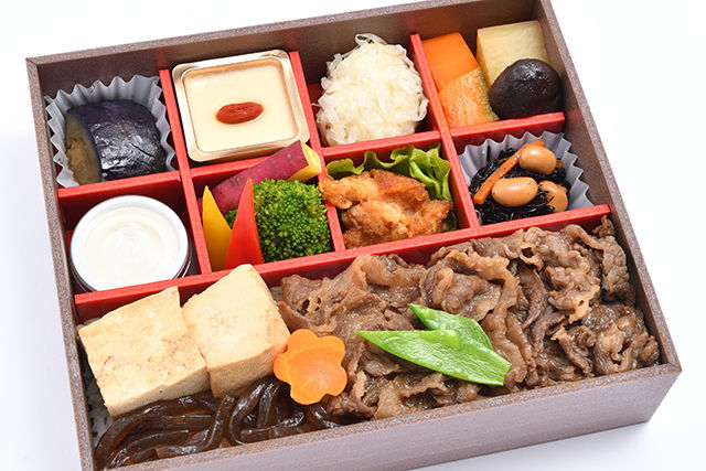 すき焼きと彩り8枡弁当
