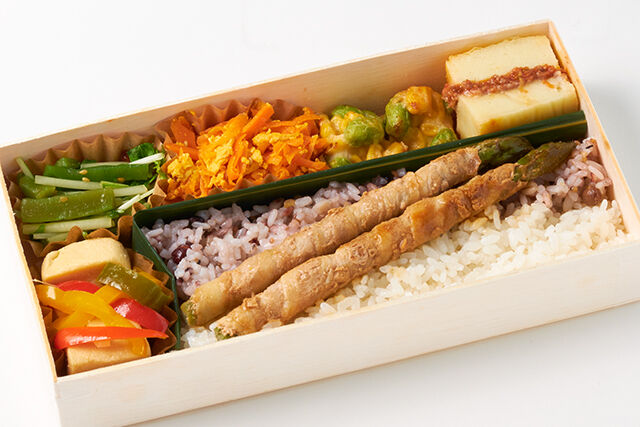 アンジェラごはん ~アスパラ丸ごと豚バラ生姜焼き巻き弁当~