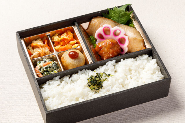 【熨斗対応可】【お茶なし】選べるメインと4種の和惣菜弁当<白米>
