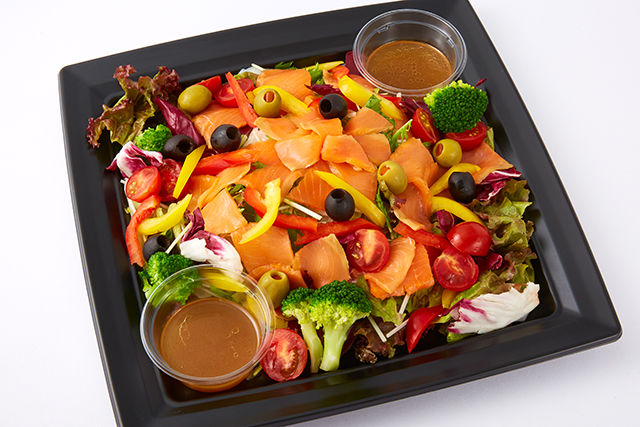 スモークサーモンのサラダ仕立て