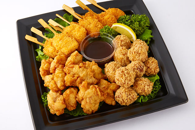 唐揚げ&豚の串カツ&メンチの盛り合わせ