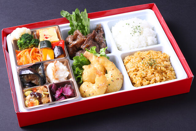 牛肉の赤ワイン煮と海老のハニーマスタード