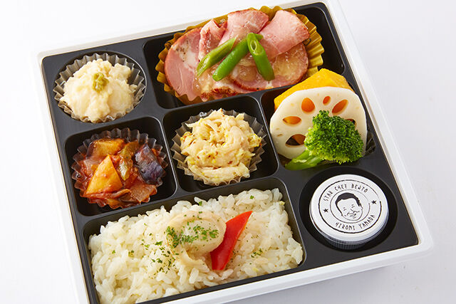 【山田シェフ監修】生姜香る帆立のピラフと柑橘風味のローストポークのお弁当