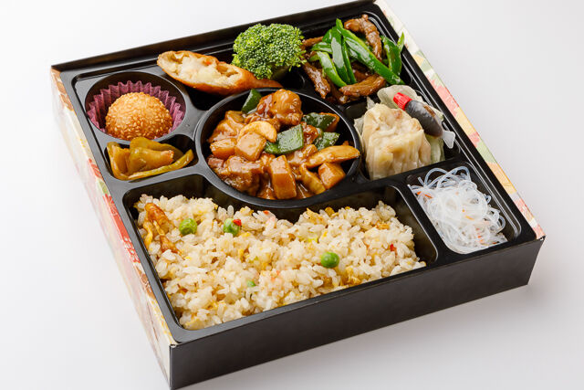 鶏肉カシューナッツと牛肉とピーマン弁当