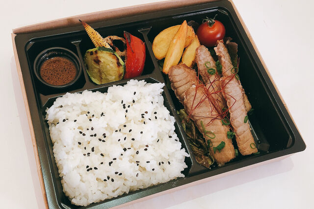 本マグロの油淋ソース弁当