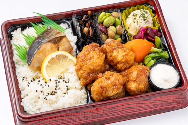 【熨斗対応可】チキン南蛮タルタルソース&ぶりの照り焼き 幕ノ内弁当
