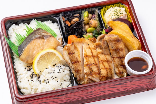 【熨斗対応可】直火網焼きグリル・ド・チキン&ぶりの照り焼き 幕ノ内弁当