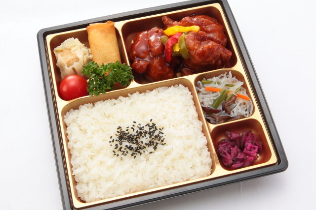 甘酢あん唐揚げの中華弁当