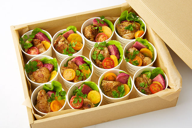 【カップ】グリルチキンと彩り野菜のバジルソース和え