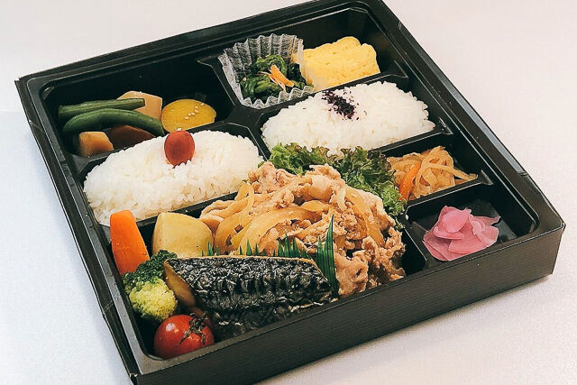 鯖塩焼きと豚生姜焼き弁当