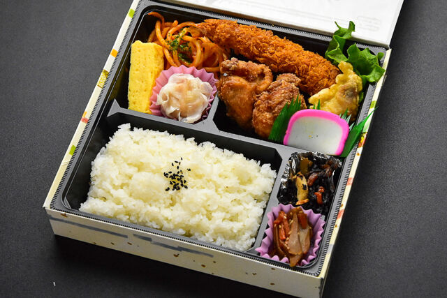 デラックス旭屋のエビフライざんぎ弁当