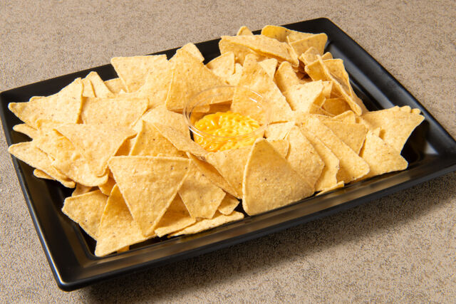 トルティーヤチップス(チーズディップ)