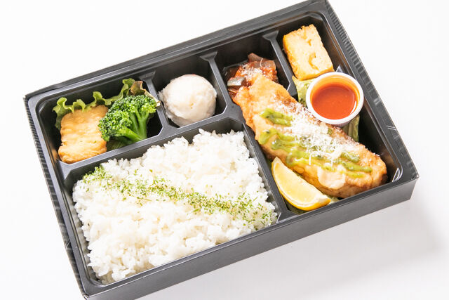 季節の白身魚のムニエル弁当