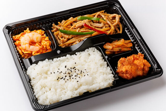 (ミニ玉子エビチリ、唐揚げ付き)オイスターが香る青椒肉絲弁当!