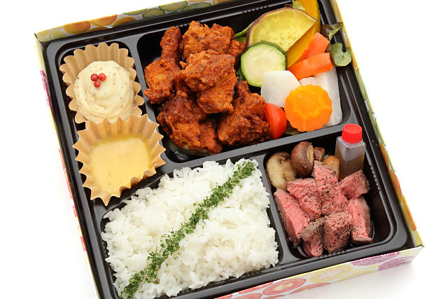 牛ステーキ&スパイスから揚げBOX