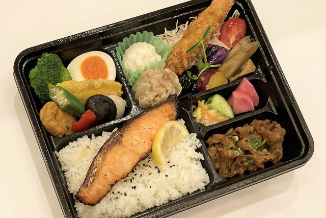 焼き鮭のまんぷく幕ノ内弁当