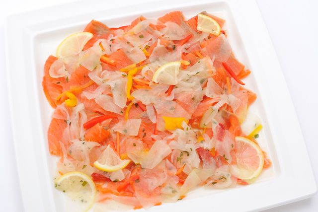 レストランメイドのサーモンマリネ