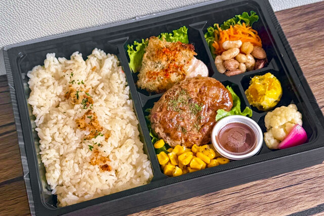 特製デミグラスソースハンバーグ&白身魚の香草パン粉焼きBOX