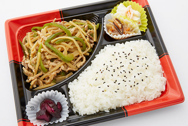 オイスターのコクが決め手チンジャオロース弁当