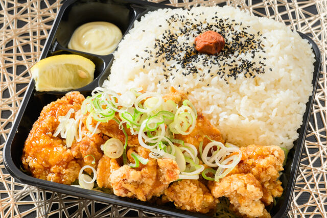 油淋鶏弁当~総重量1kg!